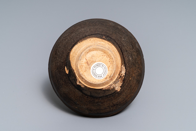 Un bol de type Jizhou en gr&egrave;s &eacute;maill&eacute; &agrave; d&eacute;cor de ph&eacute;nix, Song/Yuan