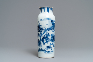 Un vase de forme rouleau en porcelaine de Chine bleu et blanc &agrave; d&eacute;cor figuratif, &eacute;poque Transition