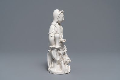 Een Chinees Dehua blanc de Chine model van Guanyin, zegelmerk op de rug, 19e eeuw
