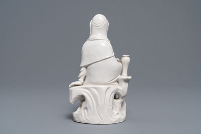 Een Chinees Dehua blanc de Chine model van Guanyin, zegelmerk op de rug, 19e eeuw