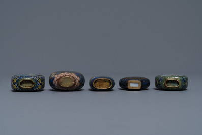 Ten Chinese cloisonn&eacute; snuff bottles, 19/20th C.