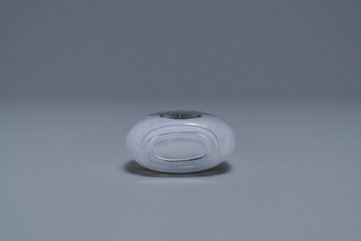 Une tabati&egrave;re en verre peinte &agrave; l'int&eacute;rieur, Chine, 20&egrave;me