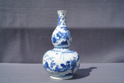 A Chinese blue and white double gourd vase, Transitional period