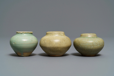 Een collectie van 11 Chinese en Zuidoost-Aziatische stukken, Song en later