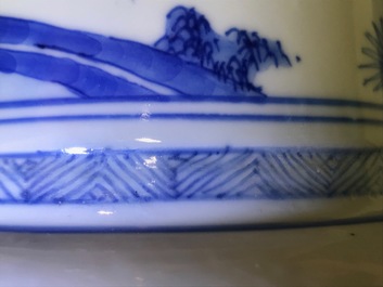 Un vase de forme yenyen en porcelaine de Chine bleu et blanc, Kangxi