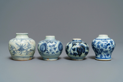 Een collectie van 11 Chinese en Zuidoost-Aziatische stukken, Song en later