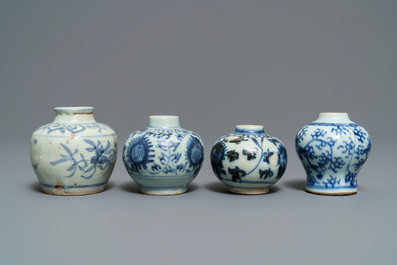 Een collectie van 11 Chinese en Zuidoost-Aziatische stukken, Song en later