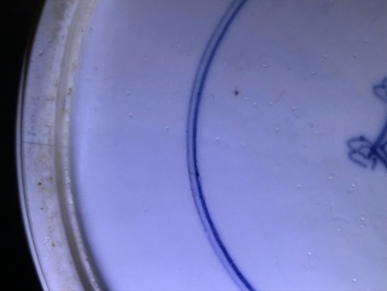 Un vase de forme yenyen en porcelaine de Chine bleu et blanc &agrave; d&eacute;cor 'bianco sopra bianco', Kangxi