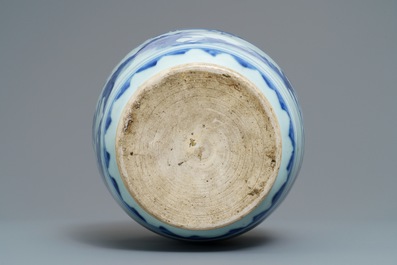 Een Chinese blauw-witte pot met dames in een tuin, Transitie periode