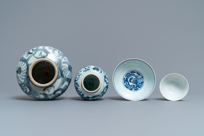 Een collectie divers Chinees blauw-wit porselein, Ming