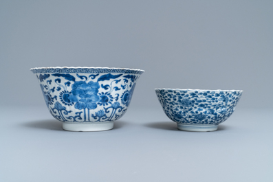 Sept pi&egrave;ces en porcelaine de Chine bleu et blanc, rouge de fer et de style Imari, Kangxi/Qianlong