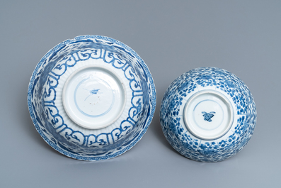 Sept pi&egrave;ces en porcelaine de Chine bleu et blanc, rouge de fer et de style Imari, Kangxi/Qianlong