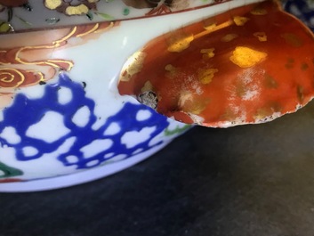 Une terrine couverte en porcelaine de Chine famille verte &agrave; d&eacute;cor de femmes dans un paysage, Yongzheng
