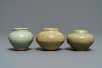 Een collectie van 11 Chinese en Zuidoost-Aziatische stukken, Song en later