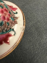 Een Chinees famille rose vijfdelig kaststel met vogels bij bloesems, Qianlong