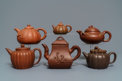 Six th&eacute;i&egrave;res couvertes en gr&egrave;s de Yixing, Chine, 19&egrave;me