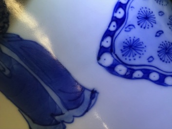 Un vase de forme yenyen en porcelaine de Chine bleu et blanc, Kangxi