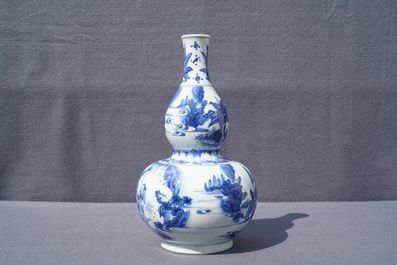 A Chinese blue and white double gourd vase, Transitional period