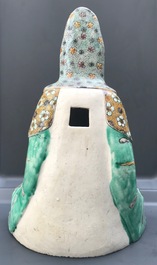 Un groupe en biscuit &eacute;maill&eacute; vert figurant Guanyin &agrave; l'enfant sur tr&ocirc;ne de lotus, Kangxi