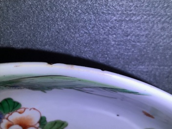 Un plat en porcelaine de Chine famille verte &agrave; d&eacute;cor d'un oiseau, Kangxi