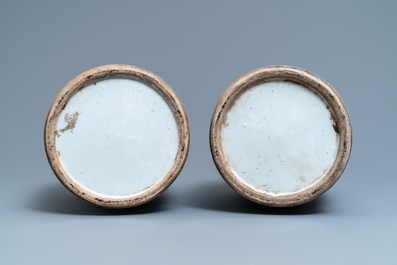 Une paire de vases en porcelaine de Chine famille rose, 19&egrave;me