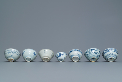 35 stukken Chinees blauw-wit scheepswrakporselein, Ming en later