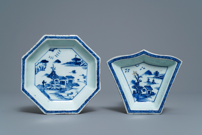 Een Chinese blauw-witte zoetvleesset of rijsttafel met landschapsdecor, 18/19e eeuw