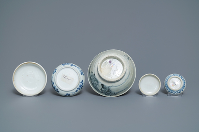 35 stukken Chinees blauw-wit scheepswrakporselein, Ming en later