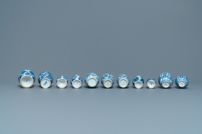 Eleven small Chinese blue and white vases with floral design, Kangxi