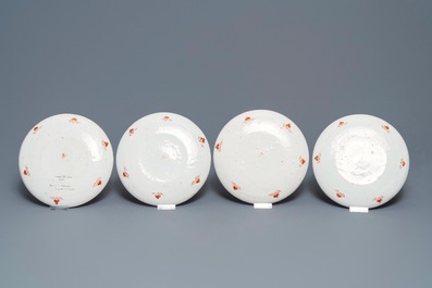 Acht polychrome Delftse petit feu chinoiserie borden, 1e kwart 18e eeuw