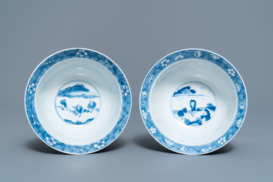 Twee Chinese blauw-witte klapmutskommen, Kangxi merk en periode