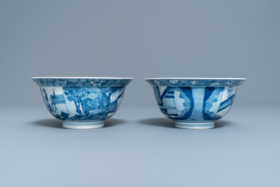 Twee Chinese blauw-witte klapmutskommen, Kangxi merk en periode