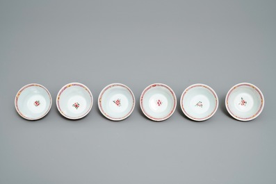 Zes Chinese famille rose koppen en schotels, Yongzheng