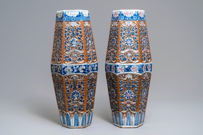 A pair of rare Chinese hexagonal brown-ground blue, white and underglaze red vases, 19th C.