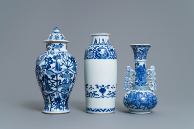 Drie Chinese blauw-witte vazen, Kangxi