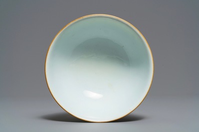 A Chinese famille rose celadon-ground bowl with floral design, Qianlong mark, 19/20th C.