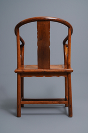 Une paire de chaises chinoises en bois huanghuali, R&eacute;publique, 20&egrave;me