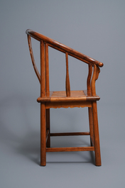 Une paire de chaises chinoises en bois huanghuali, R&eacute;publique, 20&egrave;me