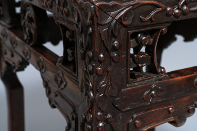 Deux socles en bois sculpt&eacute; mont&eacute;s de plaques en marbre, Chine, 19/20&egrave;me