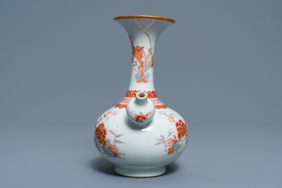 Een Chinese kendi met Nederlands decor in Kakiemon-stijl, Qianlong