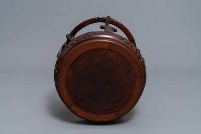 A Chinese wooden stand, 19/20th C.