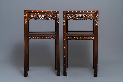 Deux socles en bois sculpt&eacute; incrust&eacute; de nacre, Chine ou Vietnam, 19&egrave;me