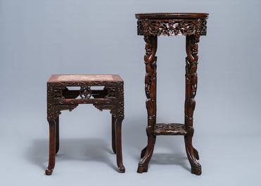 Deux socles en bois sculpt&eacute; mont&eacute;s de plaques en marbre, Chine, 19/20&egrave;me