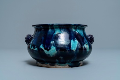 Een Chinese wierookbrander met turkoois en aubergine spatdecor, Kangxi