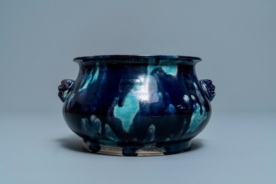 Een Chinese wierookbrander met turkoois en aubergine spatdecor, Kangxi