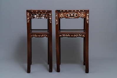 Deux socles en bois sculpt&eacute; incrust&eacute; de nacre, Chine ou Vietnam, 19&egrave;me
