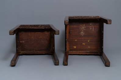 Deux socles en bois sculpt&eacute; incrust&eacute; de nacre, Chine ou Vietnam, 19&egrave;me