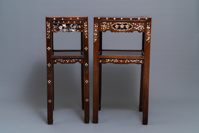 Deux socles en bois sculpt&eacute; incrust&eacute; de nacre, Chine ou Vietnam, 19&egrave;me