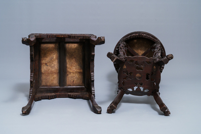Deux socles en bois sculpt&eacute; mont&eacute;s de plaques en marbre, Chine, 19/20&egrave;me