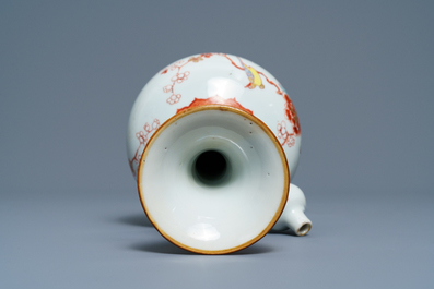 Een Chinese kendi met Nederlands decor in Kakiemon-stijl, Qianlong
